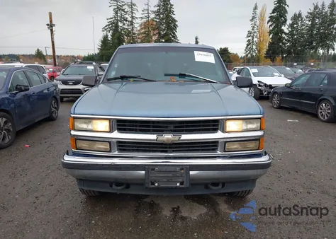 1995 Chevrolet Tahoe K1500 z USA, uszkodzony, nr VIN 1GNEK13K8SJ447375